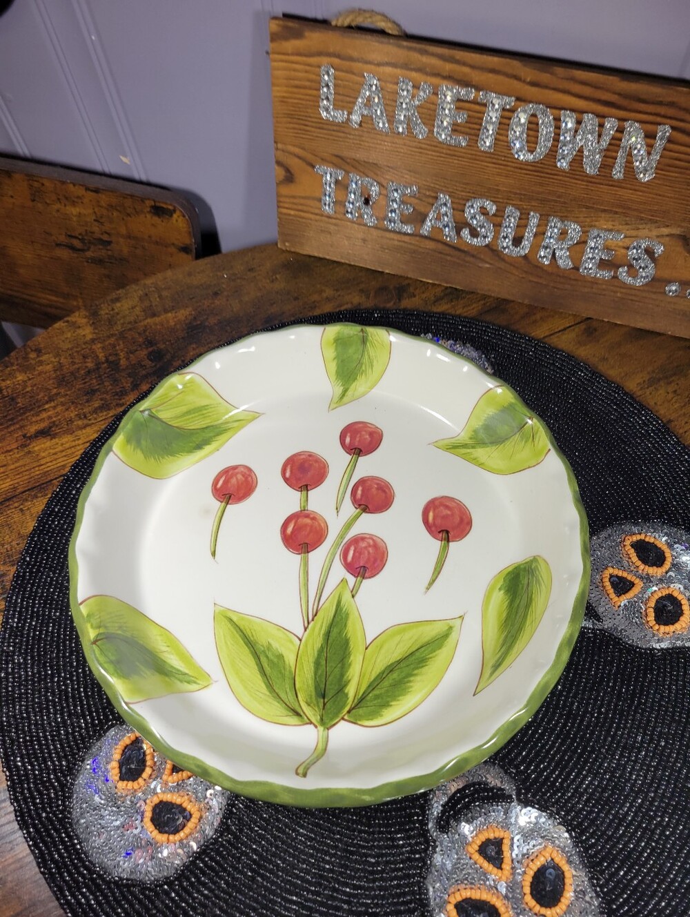 Laurie Gates 1999 cherry pattern Quiche/pie dish